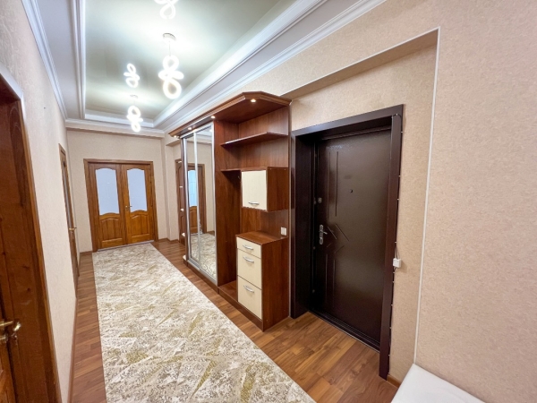 Продаю 3-к квартиру (114 м²) в Бишкеке