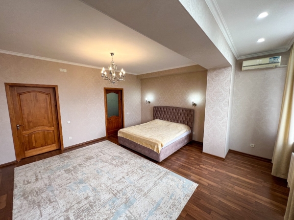 Продаю 3-к квартиру (114 м²) в Бишкеке