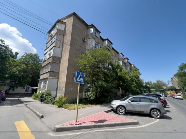 Продаю 3-к квартиру (66 м²) в Бишкеке