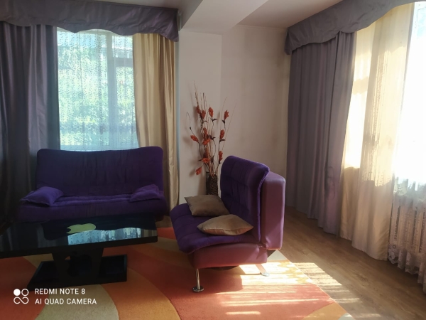 Продаю 3-к квартиру (140 м²) в Бишкеке