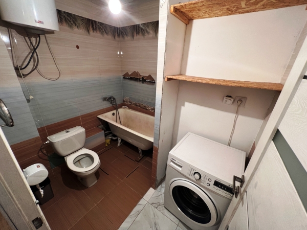 Продаю 3-к квартиру (58 м²) в Бишкеке
