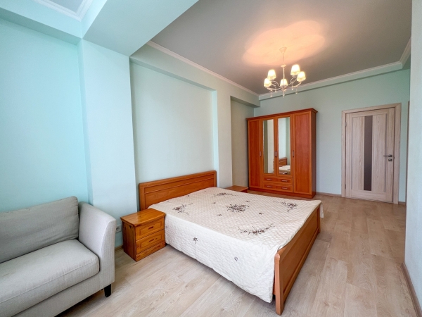 Продаю 3-к квартиру (94 м²) в Бишкеке