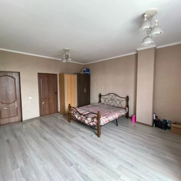 Продаю 3-к квартиру (220 м²) в Бишкеке