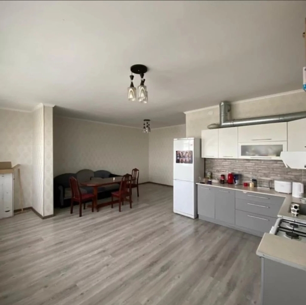 Продаю 3-к квартиру (220 м²) в Бишкеке