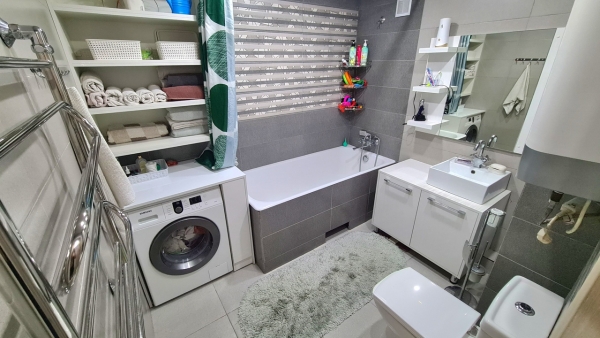 Продаю 3-к квартиру (56 м²) в Бишкеке