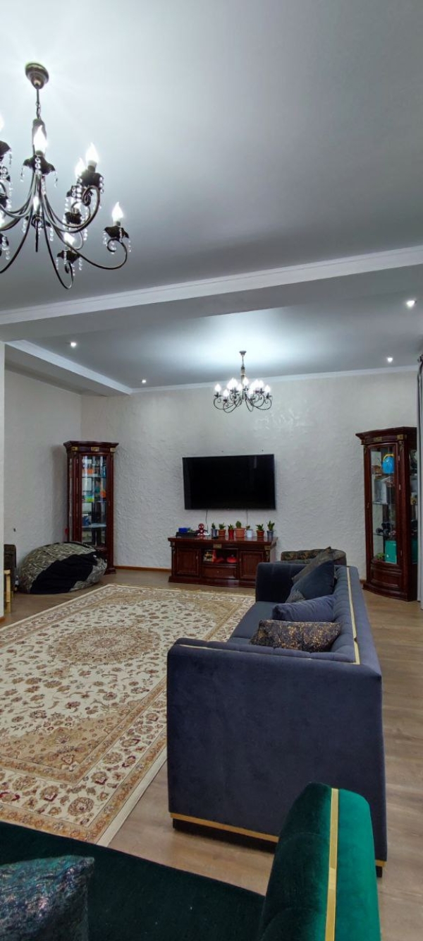 Продаю 6-к дом (226 м²) в Бишкеке
