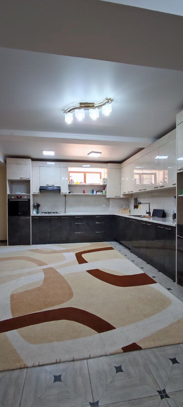 Продаю 6-к дом (226 м²) в Бишкеке