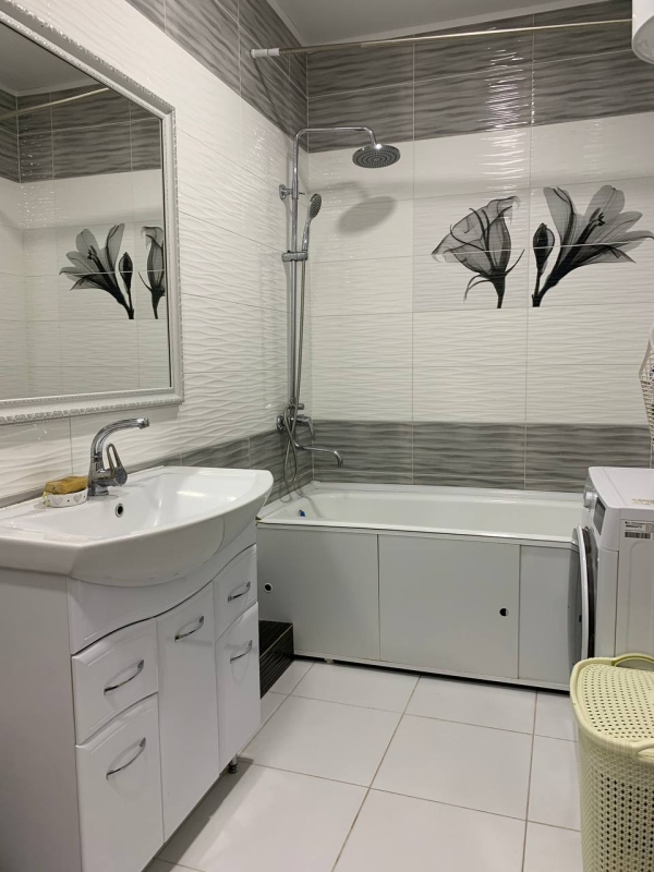 Продаю 2-к квартиру (64 м²) в Бишкеке