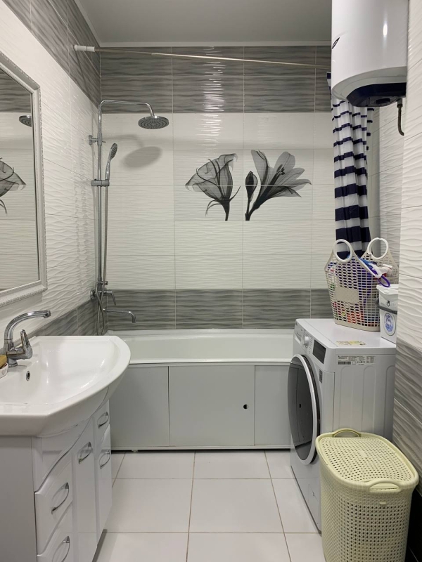 Продаю 2-к квартиру (64 м²) в Бишкеке