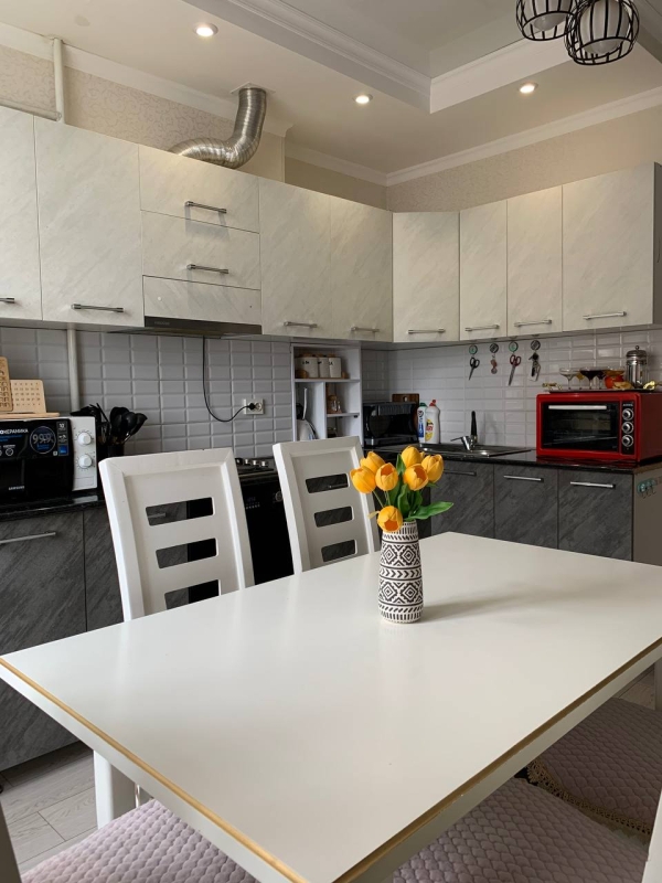 Продаю 2-к квартиру (64 м²) в Бишкеке