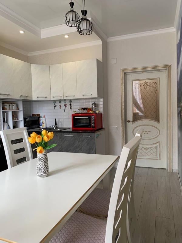 Продаю 2-к квартиру (64 м²) в Бишкеке