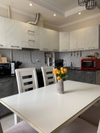 Продаю 2-к квартиру (64 м²) в Бишкеке