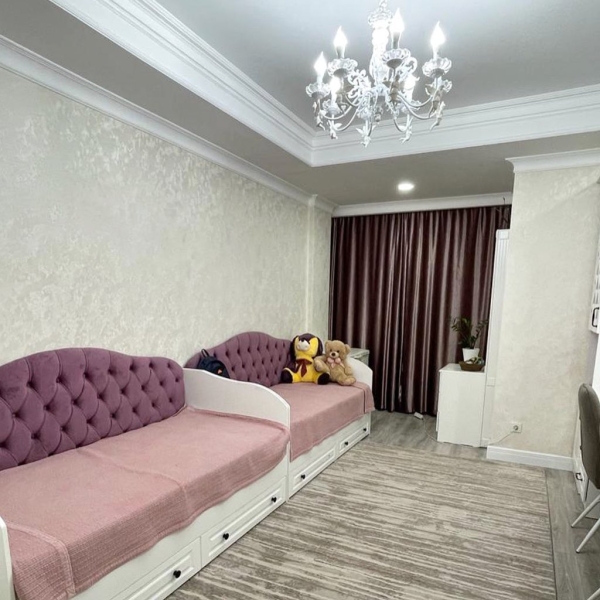 Продаю 4-к квартиру (175 м²) в Бишкеке