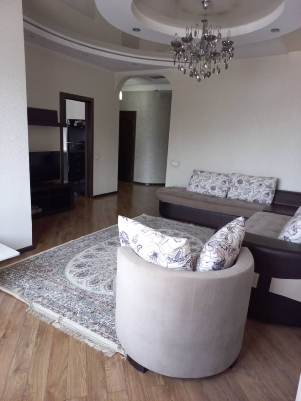 Сдаю 3-к квартиру (100 м²) в Бишкеке