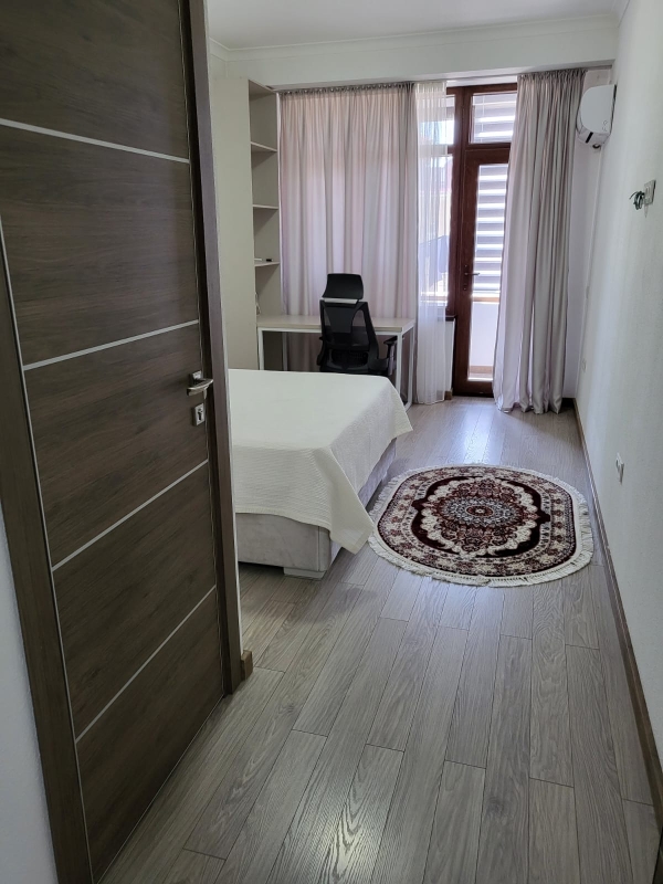 Продаю 3-к квартиру (120 м²) в Бишкеке