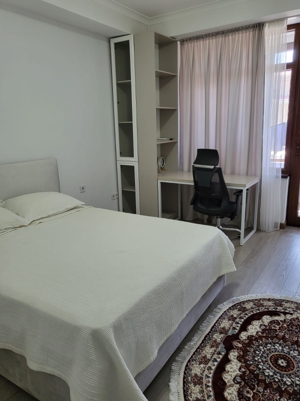 Продаю 3-к квартиру (120 м²) в Бишкеке