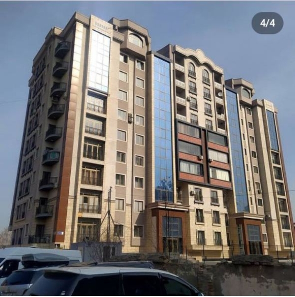 Продаю 4-к квартиру (130 м²) в Бишкеке
