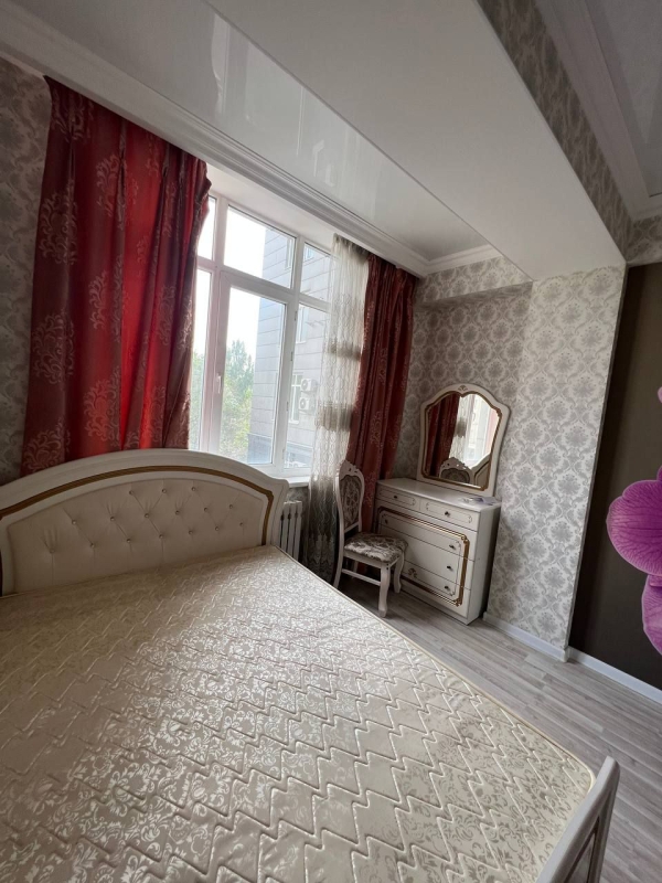 Продаю 3-к квартиру (101 м²) в Бишкеке