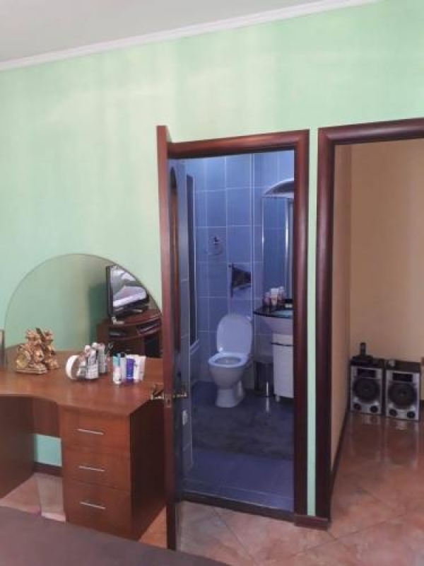 Продаю 3-к квартиру (90 м²) в Бишкеке