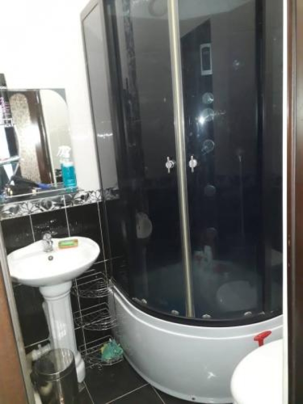 Продаю 3-к квартиру (90 м²) в Бишкеке