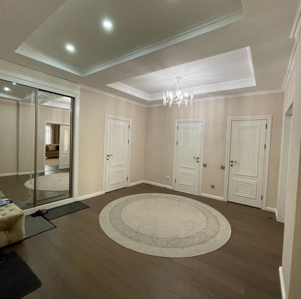 Продаю 3-к квартиру (130 м²) в Бишкеке