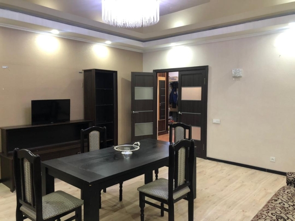 Продаю 3-к квартиру (105 м²) в Бишкеке
