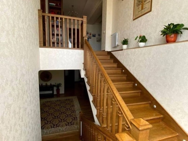 Продаю 7-к дом (436 м²) в Бишкеке