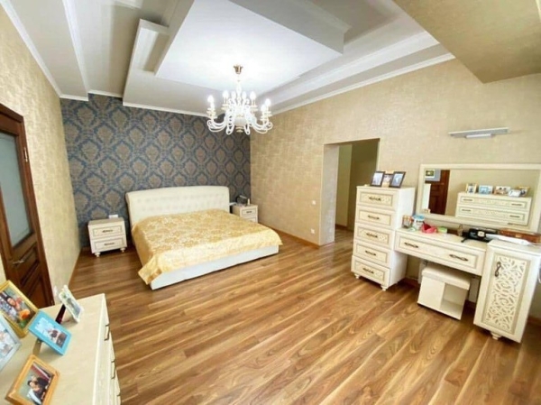 Продаю 7-к дом (436 м²) в Бишкеке
