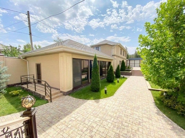 Продаю 7-к дом (436 м²) в Бишкеке