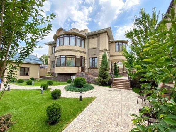 Продаю 7-к дом (436 м²) в Бишкеке