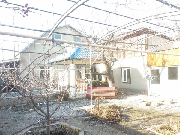Продаю 3-к дом (88 м²) в Бишкеке