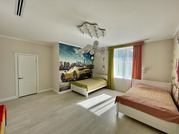 Продаю 5-к дом (341 м²) в Бишкеке