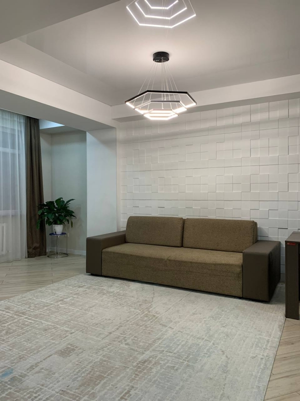 Продаю 3-к квартиру (66 м²) в Бишкеке