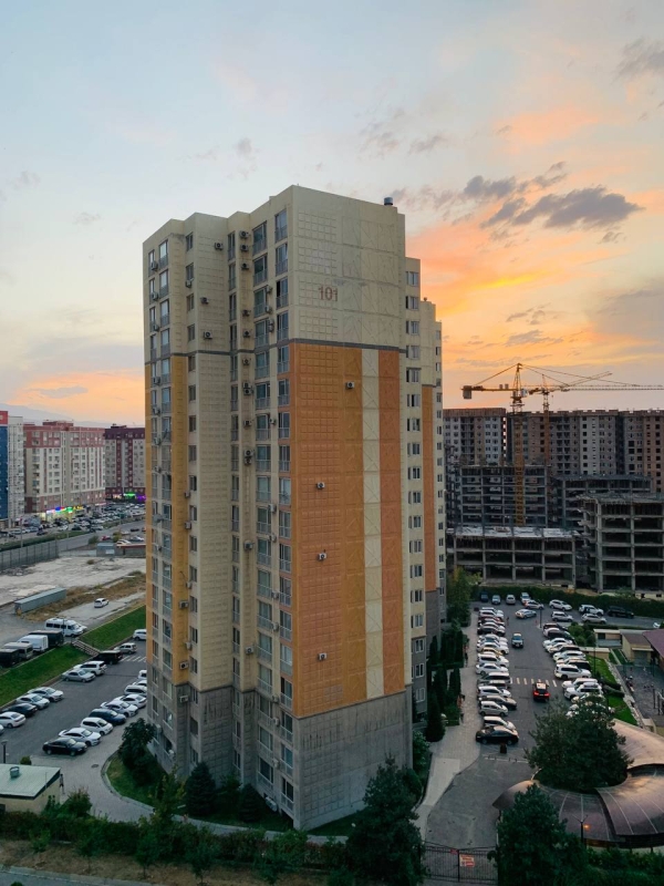 Продаю 3-к квартиру (66 м²) в Бишкеке