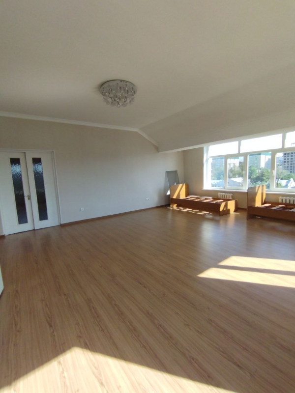 Продаю 6-к квартиру (213 м²) в Бишкеке