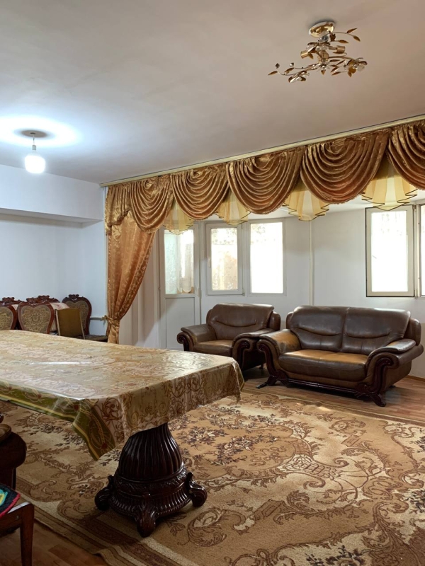 Продаю 3-к квартиру (96 м²) в Бишкеке