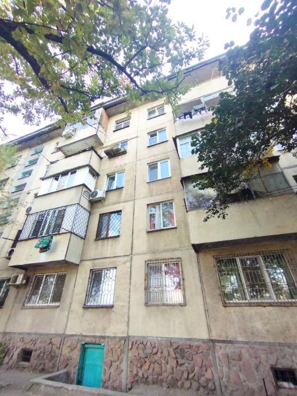Продаю 3-к квартиру (58 м²) в Бишкеке