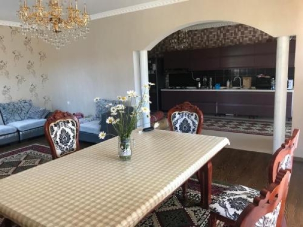Сдаю 3-к коттедж (200 м²) в Чолпон-Ате