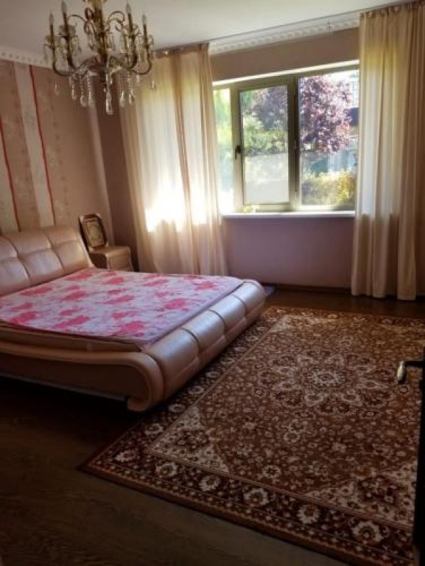 Сдаю 3-к коттедж (200 м²) в Чолпон-Ате