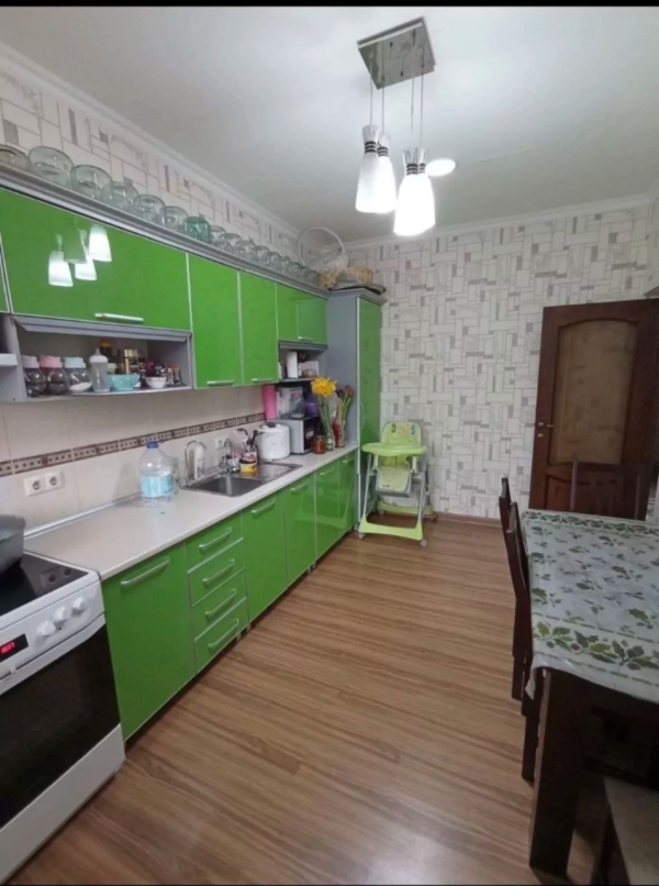 Продаю 4-к квартиру (110 м²) в Бишкеке