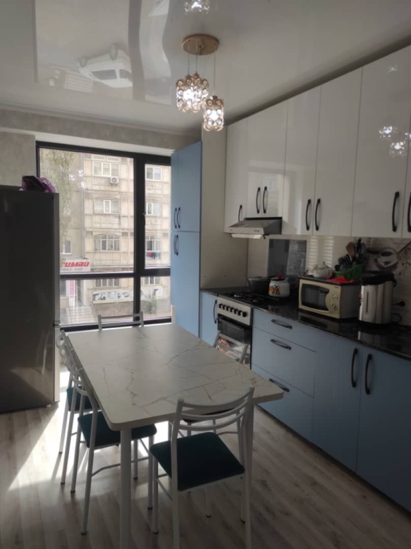 Продаю 2-к квартиру (64 м²) в Бишкеке