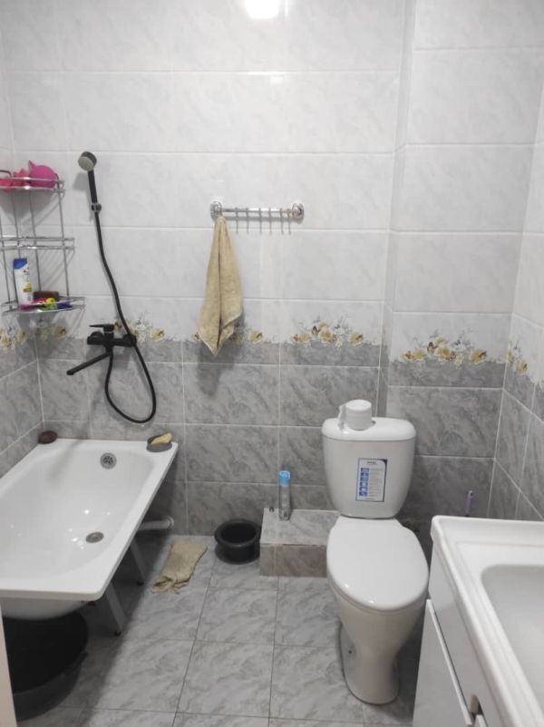 Продаю 2-к квартиру (64 м²) в Бишкеке