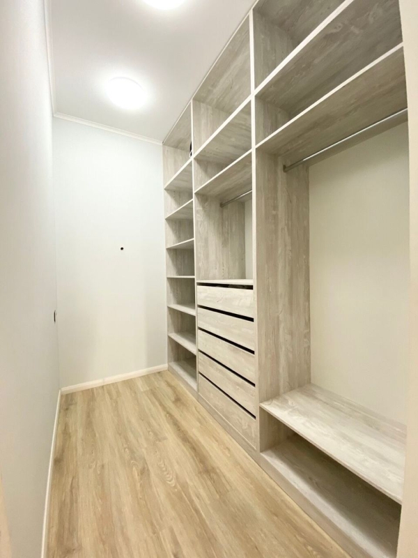 Продаю 4-к квартиру (185 м²) в Бишкеке
