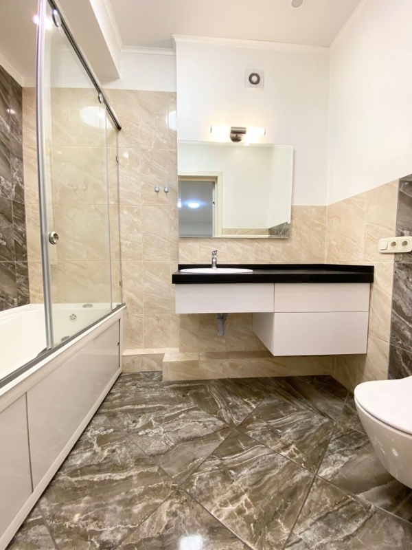 Продаю 4-к квартиру (185 м²) в Бишкеке
