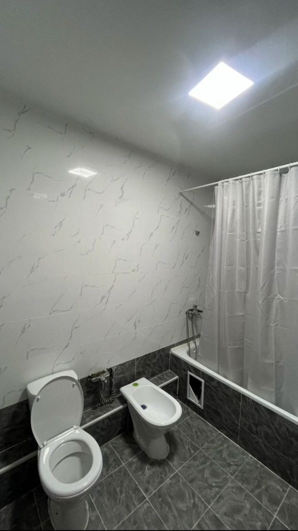 Продаю 1-к квартиру (57 м²) в Бишкеке