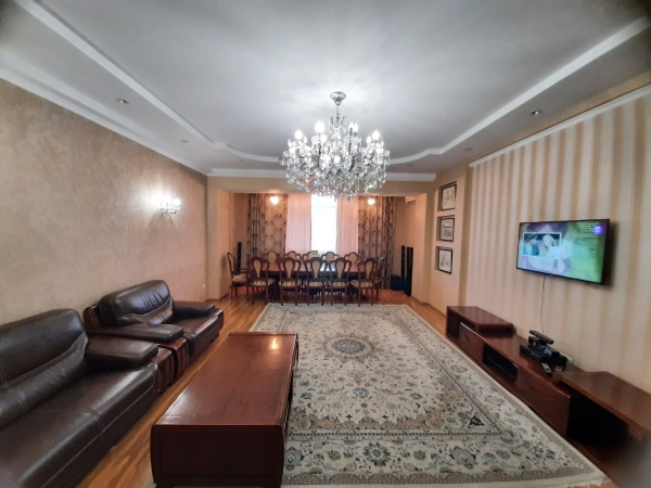Сдаю 4-к квартиру (160 м²) в Бишкеке