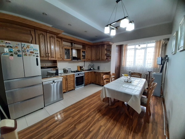Сдаю 4-к квартиру (160 м²) в Бишкеке