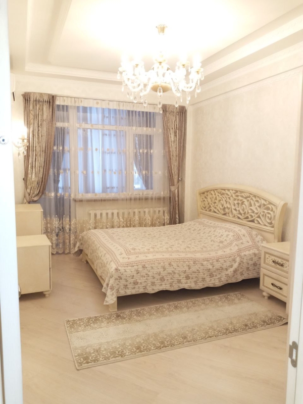 Продаю 4-к квартиру (131 м²) в Бишкеке