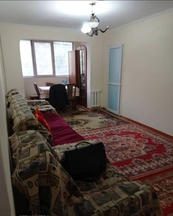 Продаю 3-к квартиру (60 м²) в Бишкеке