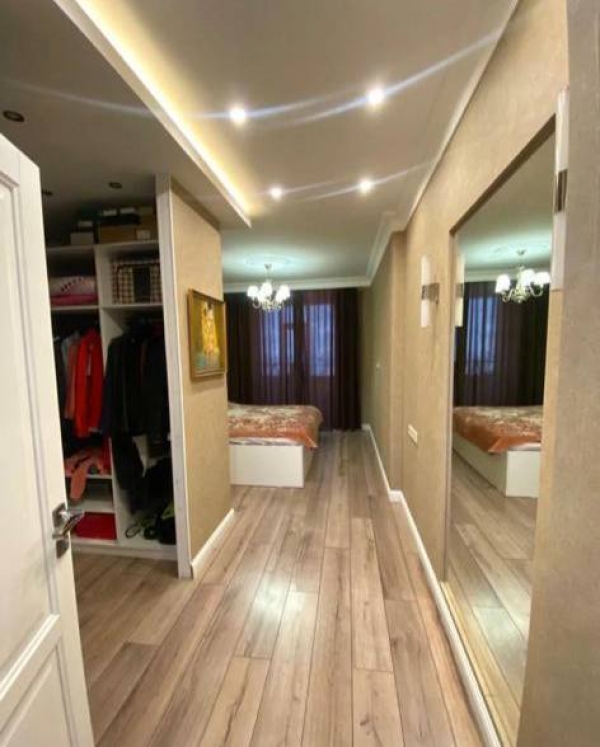 Продаю 4-к квартиру (107 м²) в Бишкеке